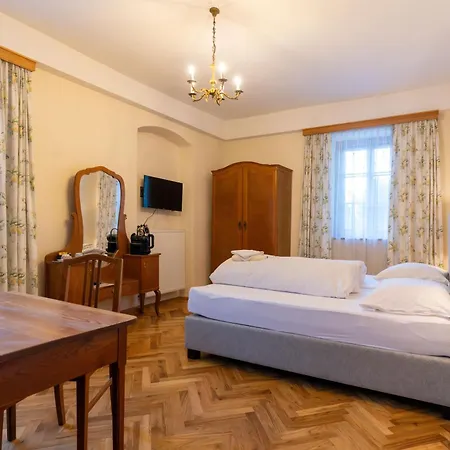 Gaestehaus Goldener Stern Zajazd Lienz