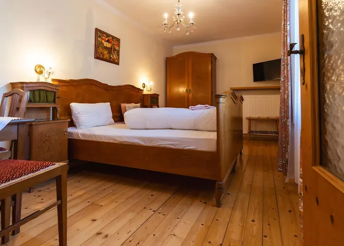 宾馆 Gaestehaus Goldener Stern 利恩茨